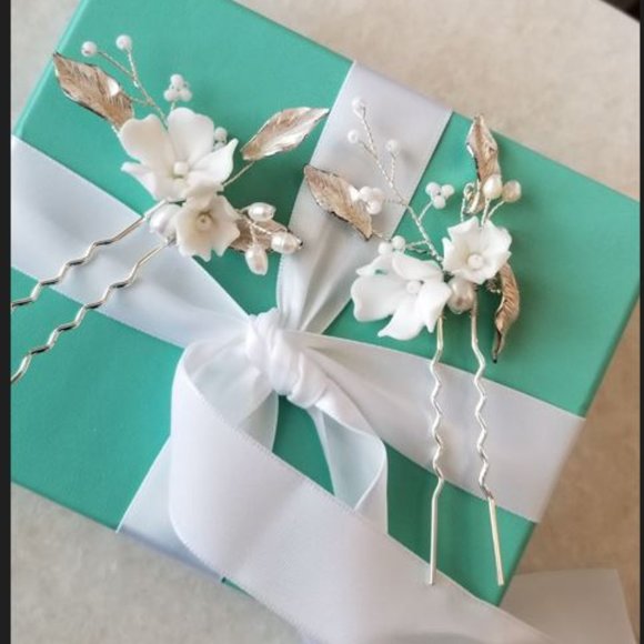 Bridal Hair Comb Silver Leaves, White flowers and Pearl Wedding Hair Accessories - Picture 6 of 6